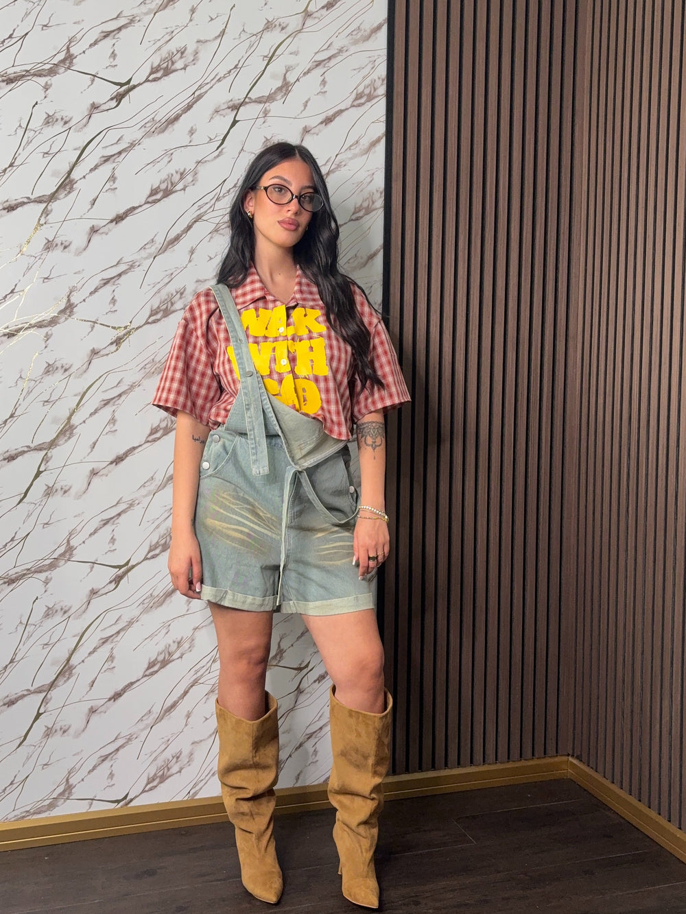Salopette “Trento” – Short in Denim Chiaro con Bretelle Regolabili