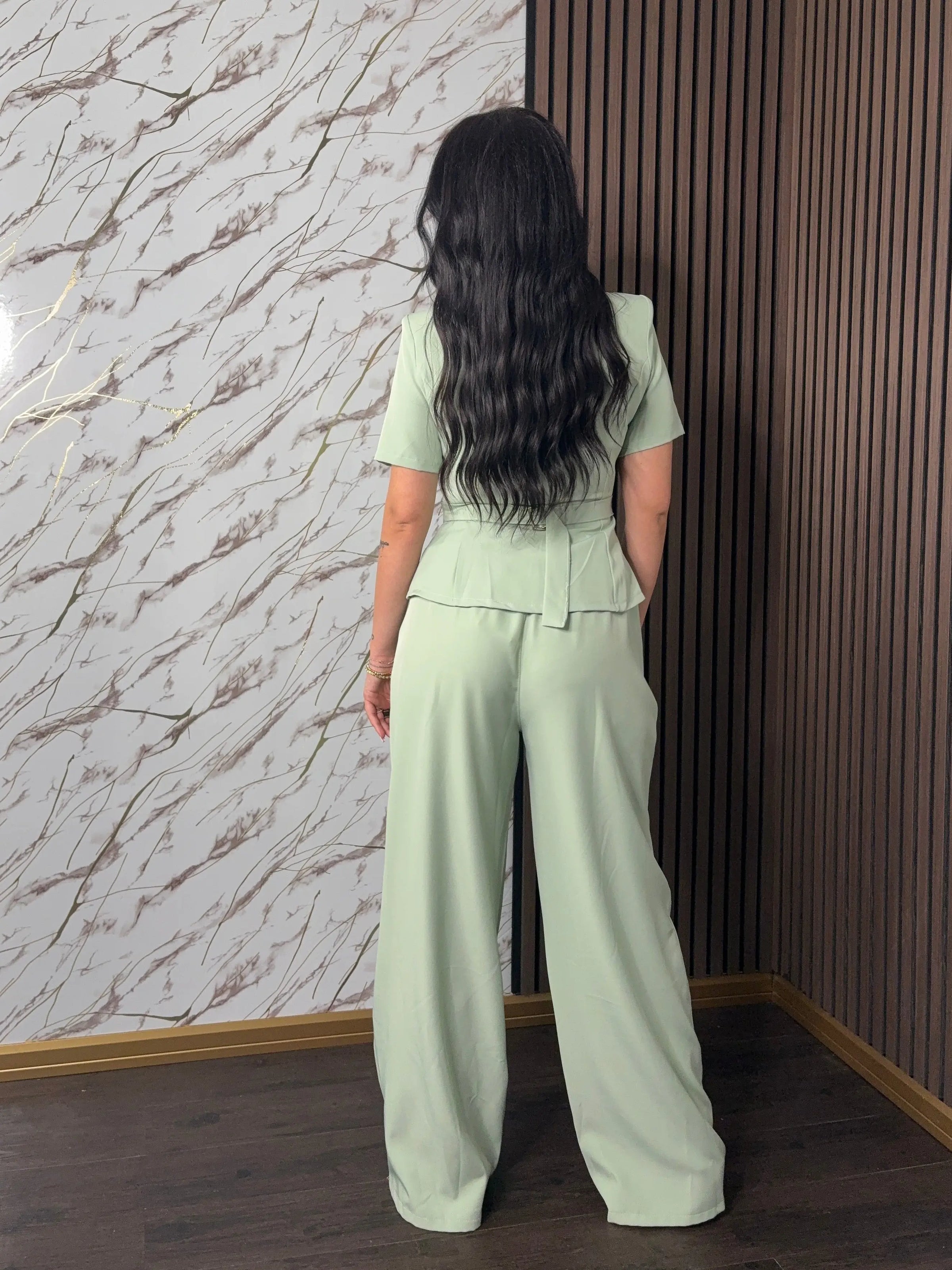 Completo “Bellagio” – Top con Alamari e Pantalone Palazzo Verde Salvia