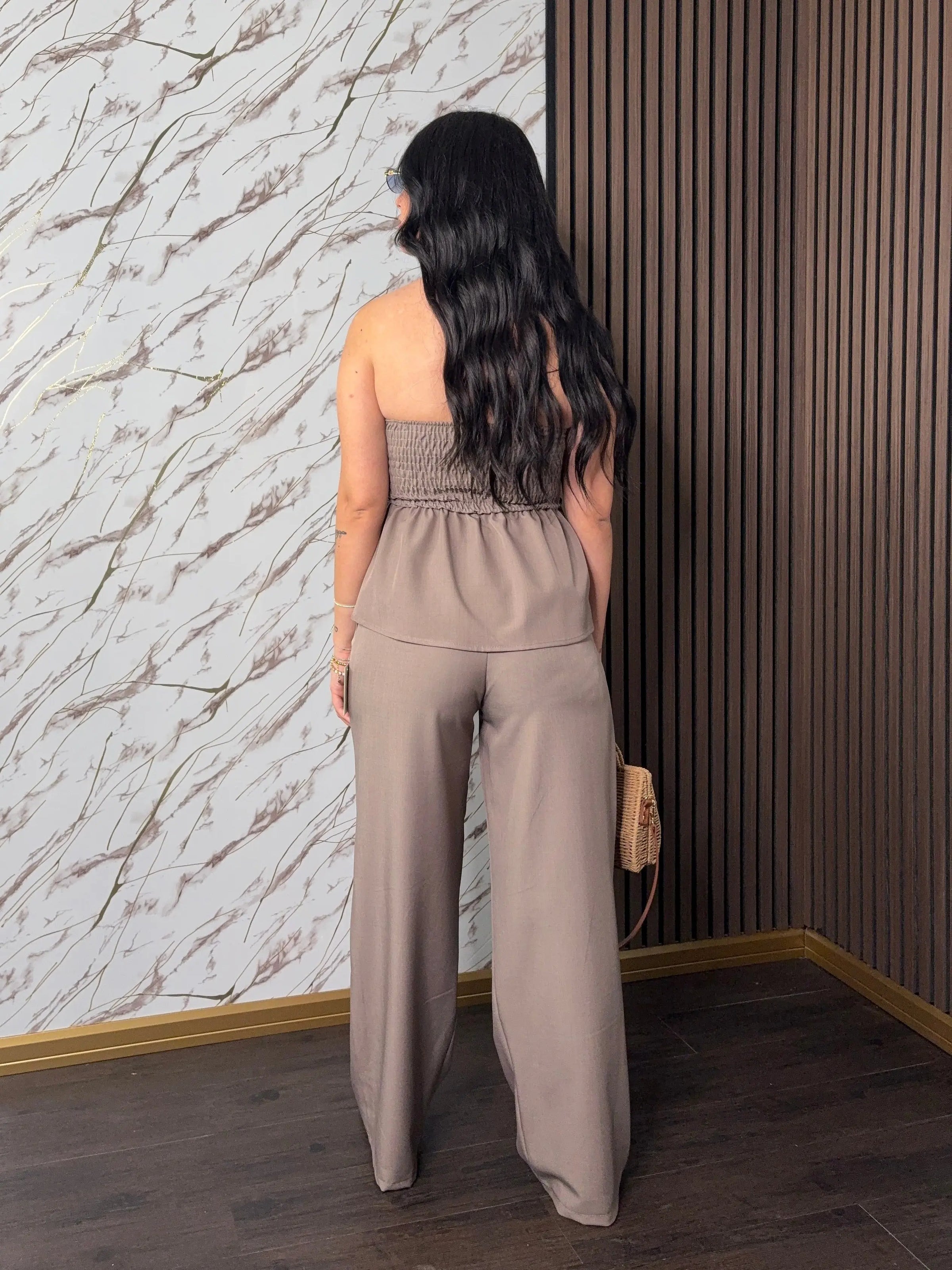 Completo “Positano” – Top a Fascia con Peplum e Pantalone Palazzo