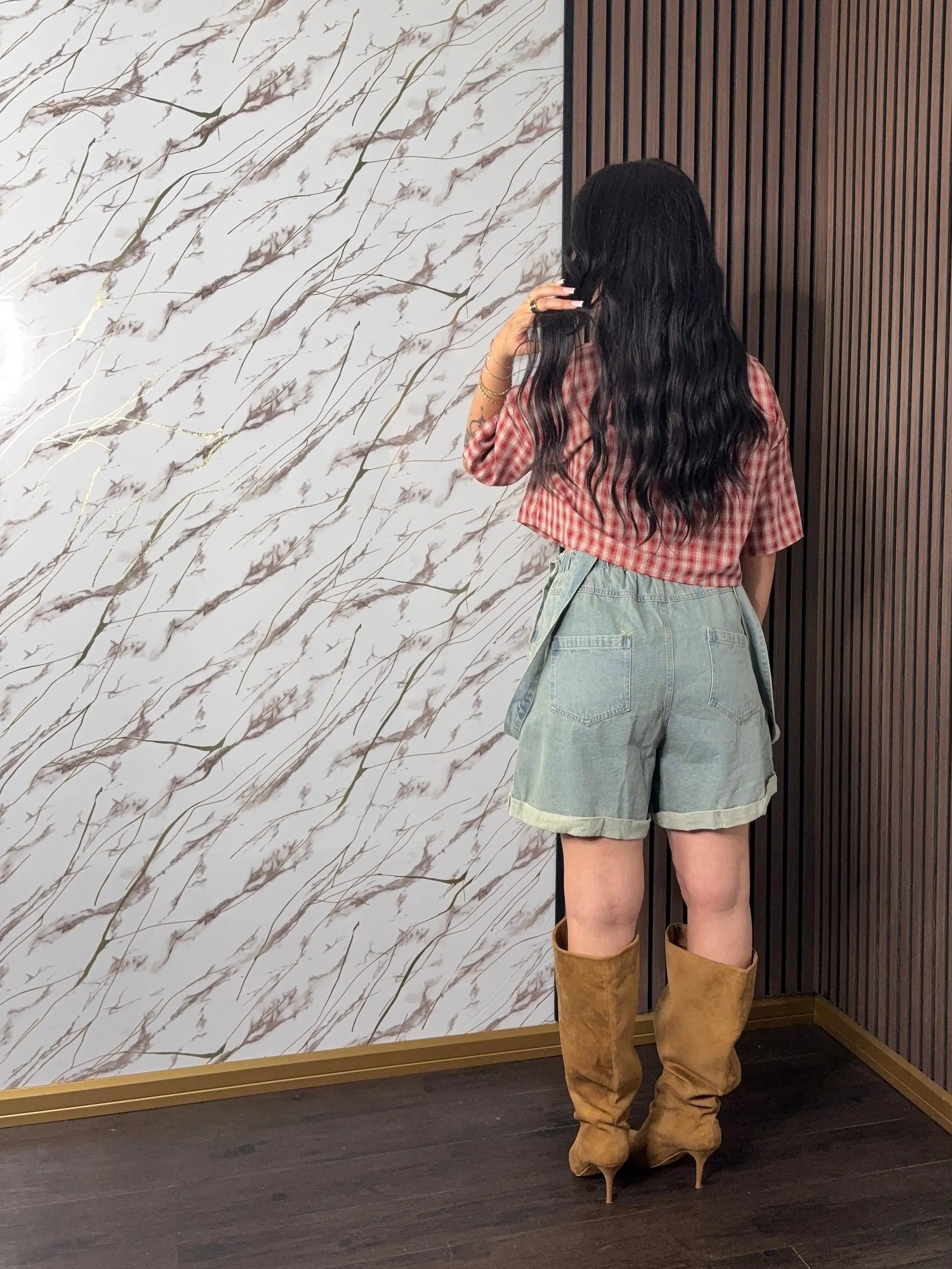 Salopette “Trento” – Short in Denim Chiaro con Bretelle Regolabili