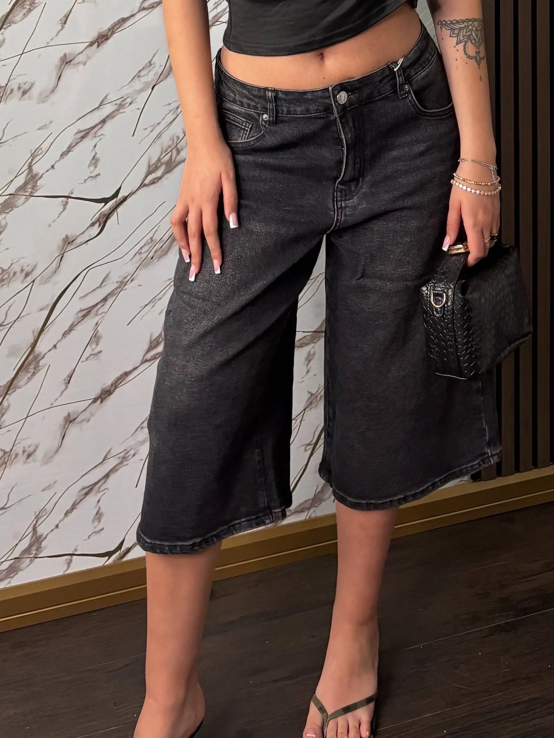 Bermuda “Genova” – Jeans Wide Leg Nero Lavato Stile Cargo