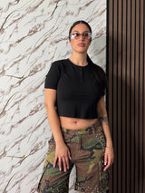 T-Shirt “Parma” – Crop con Scollo Henley e Bottoni-Lumina