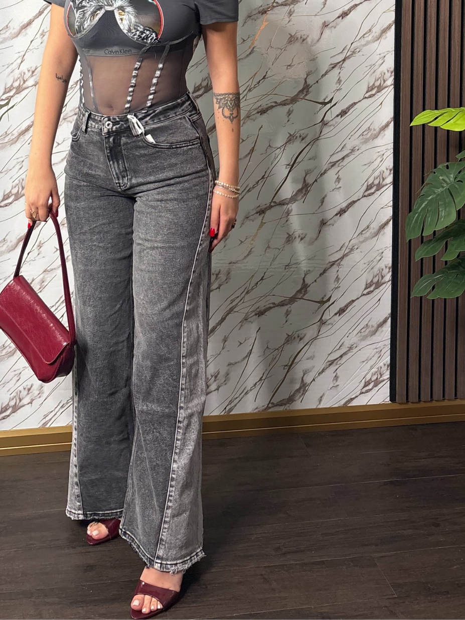 Jeans “Torino” – Wide Leg Grigio con Vita Asimmetrica
